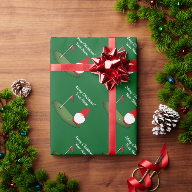 Christmas gnome on golf course funny Holiday Geschenkpapier (Feiertagsgeschenk)