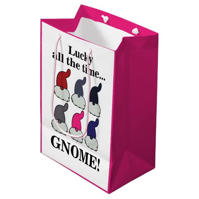 Christmas Gnomes Xmas Lucky Mittlere Geschenktüte (Vorderseite Schrägansicht)