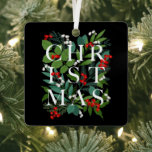 CHRISTMAS Greenery Berries Holiday Black Ornament Aus Metall<br><div class="desc">Das Wort CHRISTMAS steht unter Blätter und Beeren auf einem schwarzen Hintergrund (oder einer beliebigen Farbe) auf diesem Weihnachtsbaumschmuck. PASSENDE Artikel in unserer Sammlung.</div>