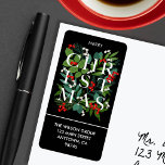 CHRISTMAS Greenery Berries Rücksendeadresse Adressaufkleber<br><div class="desc">Große Rücksendeadressen-Aufkleber haben das Wort CHRISTMAS unter Grün und Beeren auf schwarzem Hintergrund und Ihre Infos in schicker Schrift. PASSEN SIE Einladungen und Grußkarten in unserer Sammlung.</div>