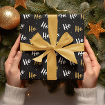 Christmas Ho Ho Ho | Urlaub Geschenkpapier<br><div class="desc">Christmas Ho Ho Ho | Holidays Wrapping Paper enthält ein modernes Muster aus weißem und goldenem "Ho Ho Ho" Skript auf schwarzem Hintergrund. Von Evco Holidays entworfen www.zazzle.com/store/evcoholidays</div>