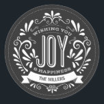 CHRISTMAS HOLIDAY JOY ROUND CHALKBOARD STICKERS<br><div class="desc">WISHEND SIE FREUEN: Helle und fröhliche whimsical schwarz-weiß-chalkboard Stil Weihnachtsschmuck mit Retro-Banner, Vintage schwarz-weiß Typografie, und extravagante Wirbel. Personalisieren Sie dieses dekorative ROUND-Label mit Ihrem Familiennamen oder eigenem Text. Zeitgenössische, klassische, moderne und stilvolle Art und Weise zu schicken angesagte fröhliche Winterurlaub Grüße an alle Ihre Freunde und Liebsten mit rustikalem...</div>