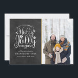 Christmas Holly Jolly Script Chalkboard Foto Feiertagskarte<br><div class="desc">Ein stilvolles Holly Jolly Foto Urlaubskartendesign für Sie,  um sich mit Ihrem bevorzugten Foto,  Ihrer Nachricht,  den Namen und dem Jahr auf einem Chalkboard-Hintergrund zu personalisieren. Auf der Rückseite sind fallende Schneeflocken auf einem passenden Chalkboard-Hintergrund zu sehen. Entwickelt von Thisisnotme©</div>