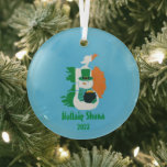 Christmas Irish Flag Snowman Ornament Aus Glas<br><div class="desc">Mit diesem beeindruckenden Weihnachtsglass-Ornament aus der irischen Fahne fügt sich Ihr Urlaubsdekor in eine klassische,  aber persönliche Touch.</div>