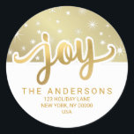 Christmas Joy Gold Handgeschriebene Rücksendeadres Runder Aufkleber<br><div class="desc">Moderner,  handgeschriebener Text mit Sternen und schneebedeckter Schrift für personalisierte Rücksendeadresse-Aufkleber für Feriengeschenke und Grußkarten.</div>