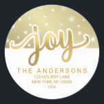 Christmas Joy Gold Handgeschriebene Rücksendeadres Runder Aufkleber<br><div class="desc">Moderner,  handgeschriebener Text mit Sternen und schneebedeckter Schrift für personalisierte Rücksendeadresse-Aufkleber für Feriengeschenke und Grußkarten.</div>