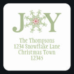 Christmas Joy Moderne Snowflake Rücksendeadresse Quadratischer Aufkleber<br><div class="desc">Eine einfache grüne Schneeflocke mit dem Wort JOY. Eine ideale Urlaubskarte für alle, die eine einfache und minimalistische Karte suchen. Der Kranz hat rote Beeren und Silberbälle, die mit grünen Kiefern-Blätter verwoben sind. Die rote Rückseite ist vollständig editierbar. Eine tolle Karte, um jedem auf Ihrer Liste Glückliche Feiertage oder Frohe...</div>