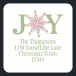 Christmas Joy Moderne Snowflake Rücksendeadresse Quadratischer Aufkleber<br><div class="desc">Eine einfache grüne Schneeflocke mit dem Wort JOY. Eine ideale Urlaubskarte für alle, die eine einfache und minimalistische Karte suchen. Der Kranz hat rote Beeren und Silberbälle, die mit grünen Kiefern-Blätter verwoben sind. Die rote Rückseite ist vollständig editierbar. Eine tolle Karte, um jedem auf Ihrer Liste Glückliche Feiertage oder Frohe...</div>