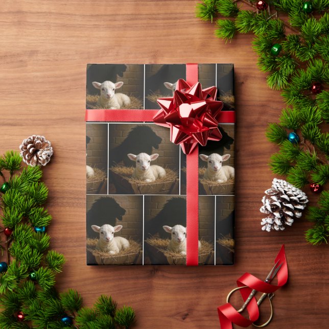Christmas Lamb In a Manger With Lion Shadow Geschenkpapier (Feiertagsgeschenk)