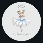 Christmas Nutcracker Ballerina Watercolor Runder Aufkleber<br><div class="desc">Machen Sie Ihre Weihnachtszeit unvergesslich mit diesen eleganten Nutcracker Ballerina themed Aufkleber. Sie können dieses Design personalisieren, indem Sie auf "Diese Vorlage personalisieren" klicken oder wenn Sie den Schriftart, die Hintergrundfarben ändern oder die Designelemente anders anordnen möchten, klicken Sie auf "Bearbeiten mit dem Entwurfswerkzeug".</div>