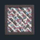 Christmas Nutcracker Kariert Blue Burgund Schmuckkiste<br><div class="desc">Thank You for visiting The Holiday Christmas Shop! You are viewing The Lee Hiller Designs Holiday Collection of Home and Office Decor,  Apparel,  Ohrs,  Collectibles and more. The Designs inklusive Lee Hiller Fotogray in Hand Drawn Mixed Media and Digital Art Collection.</div>