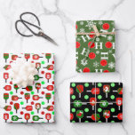 Christmas Pickleball Red Green Paddles Balls Ho Ho Geschenkpapier Set<br><div class="desc">Drei schwierige pickleball Thema Weihnachtsgeschenk Wraps. Traditionelle rote, grüne und weiße Weihnachtsfarben auf Paddeln. Die Paddeln sind mit Schneeflocken, dem fröhlich alten St. Nikolaus, Schneemännern, Rentieren, Silberglocken und dem Hut des Weihnachtsmanns geschmückt. Viele rote und hellgrüne Pickleballs bilden ein Polka-Punktmuster auf dem schneeweißen Hintergrund. Das gleiche bunte Muster ist auf...</div>