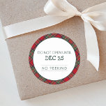Christmas Red Green Kariert Stewart Tartan Runder Aufkleber<br><div class="desc">Vorstellung unseres exquisiten Tartan Red and Green Kariert Sticker Weihnachten! Fügen Sie Ihren Geschenken eine Touch zeitloser Eleganz und Feststimmung hinzu. Der klassische Rundaufkleber weist ein klassisches kariertes Tartan-Muster in Rot und Grün auf. Die traditionellen Farben rufen die Wärme und Freude der Ferienzeit hervor und schaffen eine angenehme Präsentation für...</div>