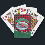 Christmas Red Vintag Truck Buffalo Karierter Name Spielkarten<br><div class="desc">Fügen Sie Ihren Familiennamen zu diesen Urlaubskarten hinzu, die eine Winterlandschaft mit einem klassischen, roten Lieferwagen-LKW, der durch den Schnee fährt, und einem frischen Weihnachtsbaum im Hintergrund zeigen. Ein grünes Banner oben hat einen Familiennamen, mit dem Sie sich selbst personalisieren können. Hintergrund ist ein kariertes rotes und schwarzes Büffel mit...</div>