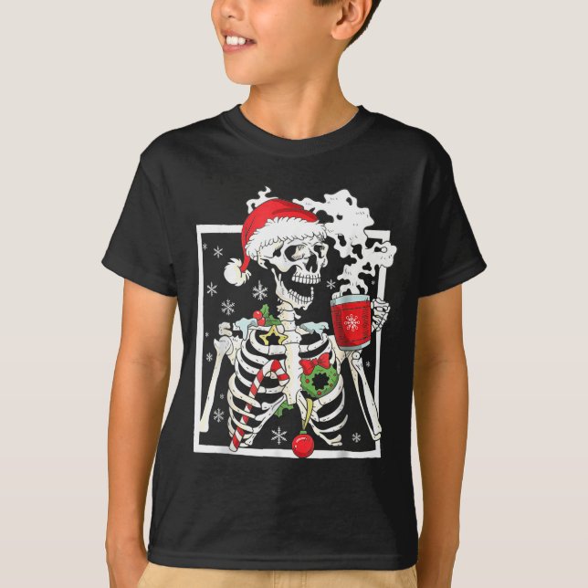 Christmas Skeleton With Smiling Skull Drinking Cof T-Shirt (Vorderseite)