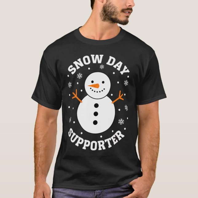 Christmas Snow Day Suprter Snowflake Snowman Funny T-Shirt (Vorderseite)