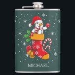 Christmas Snowman Candy Cane Flachmann<br><div class="desc">Dieser niedliche Schneemann mit gemütlicher Zeit in einem Strumpf ist ideal für den kalten Wintertag oder die kalte Nacht. Sie können den Namen anpassen, indem Sie auf den "Personalisieren"-Button klicken, um ihn zu Ihrem eigenen Namen zu machen</div>