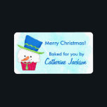 Christmas Snowman Cupcake Food-Geschenksticker Adressaufkleber<br><div class="desc">Dieser Aufkleber eignet sich hervorragend für Ihre Geschenke an Keksen, Süßigkeiten, Kuchen oder anderen Speisen, die Sie zu Weihnachten oder im Winter schenken. Das individuell anpassbare Etikett enthält die Worte "Frohe Weihnachten" und "gebacken für Sie nach Ihrem Namen". Diese Wörter können alle in andere Wörter geändert werden, wie Sie möchten....</div>