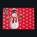 Christmas Snowman Doormat Fußmatte<br><div class="desc">Doormat mit einer roten Hintergrundfarbe und einem niedlichen Weihnachtsschneemobil. Passen Sie diese Matte an oder kaufen Sie, wie es ist.</div>