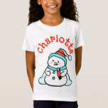 Christmas Snowman Individuelle Name Girls White T-Shirt<br><div class="desc">Dieses weiße Kinderschneeabend besticht durch einen niedlichen Schneemann auf der Vorderseite mit dem Namen Ihres Kindes in Wirblem Schriftart. Um den Namen oder den Schneemann zu ändern,  klicken Sie auf die Schaltfläche Personalisieren. Dieses Design enthält A.I.</div>