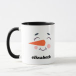 Christmas Snowman Personalisiert Tasse<br><div class="desc">Diese individuelle Schneemann-Tasse ist das perfekte personalisierte Weihnachtsgeschenk. Es zeigt ein niedliches Schneemanagement mit Ihrem Namen. Diese Tasse ist perfekt für Ihre Kinder, Enkel oder Freunde. Geben Sie als geheimer Weihnachtsmann oder als Geschenk im Büro.</div>