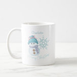 Christmas Snowman Personalized Name Kaffeetasse<br><div class="desc">This Cute Christmas Snowmen & Snowflake mug will put you in the holiday spirit when you drink your morning coffee. This whimsical design features a cute snowman with the words Merry Christmas in a brush script font. Add your name to personalize the mug.</div>