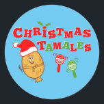 Christmas Tamales Runder Aufkleber<br><div class="desc">Weihnachts-Tamales-Design mit einem Cartoon-Tamale mit einer Weihnachtsmannmütze mit Rot und Grün und Maracas für ein festliches Bild! Alle Lieben mexikanische Tamales zu Weihnachten! Dieses niedliche Design ist ein einzigartiges Geschenk für Tamale Liebhaber und Feinschmecker!</div>