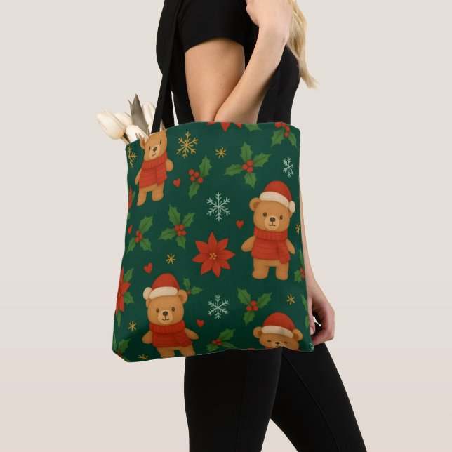 Christmas Teddy Bear Pattern – Cute Green Holiday  Tasche (Von Nahem)