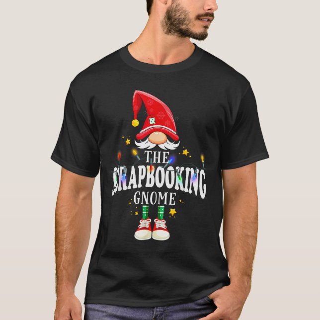 Christmas The Scrapbooking Gnome X-mas Matching Pj T-Shirt (Vorderseite)