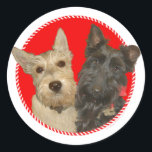 Christmas Wheaten & Black Scott Runder Aufkleber<br><div class="desc">Jedes Design ist auf allen Zazzle-Produkten erhältlich. Blättern Sie auf der Seite dieses Produkts zu diesem Design übertragen und wählen Sie Ihr Lieblingsprodukt aus. Sie können Ihre Auswahl auch mit unserem Texteditor anpassen. Es gibt viele wunderbare Schriftart,  aus denen Sie wählen können. Vielen Dank!</div>
