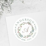 Christmas Winter Berries Wreath Monogram-Adresse Runder Aufkleber<br><div class="desc">Maßgeschneiderter Weihnachtsaufenthalt Rücksendeadresse Rundaufkleber/Etikett mit personalisiertem Monogramm in einem eleganten Weihnachtskranz mit Wintergrün und roten Beeren. Dieses Design ist perfekt für die Dekoration von Urlaubsankündigungen,  Einladungen,  Heimgeschenken und vieles mehr!</div>