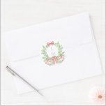 Christmas Wreath Candy Cane Bow | Monografische Ho Runder Aufkleber<br><div class="desc">Das elegante Aquarellmonogramm-Wappen verleiht diesem Umschlag Aufkleber einen festlichen Look, dass jede Urlaubsherde Liebe bekommt. Personalisieren Sie diesen Aufkleber mit Ihren Initialen im Wappen oben. Die Farben sind grün, grün und rot. Wenn Sie Fragen haben oder Hilfe bei der Anpassung dieser Einladung benötigen, wenden Sie sich bitte an uns. Ich...</div>