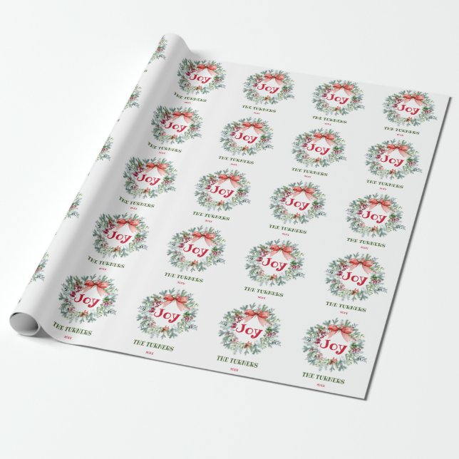 Christmas Wreath Holly Berry Joy Holidays Monogram Geschenkpapier (Ungerollt)
