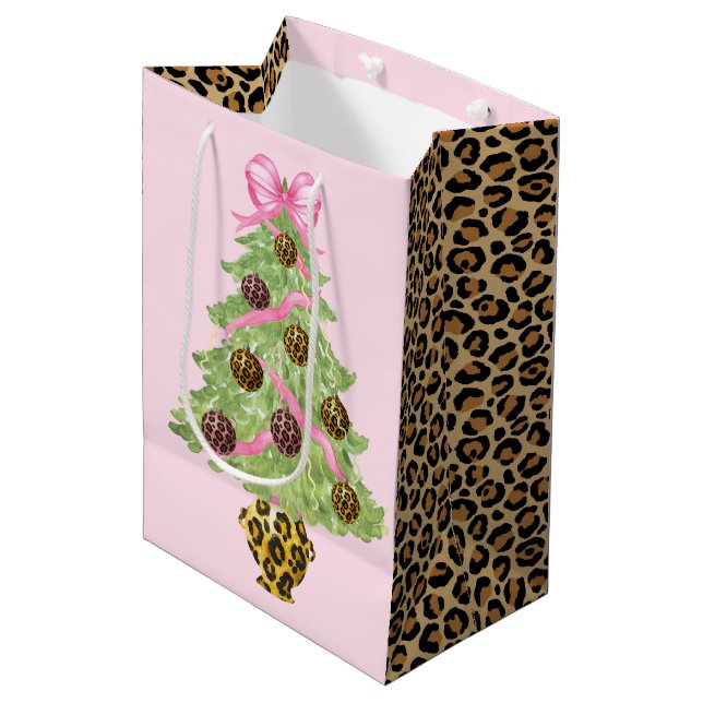Christmas Wreath Leopard Crest Monogram  Mittlere Geschenktüte (Vorderseite Schrägansicht)
