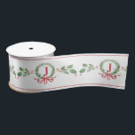 Christmas Wreath Monogram Satinband<br><div class="desc">Dieses Weihnachtsbänder hat ein prächtiges,  großtausendjähriges Design mit einem Weihnachtskranz mit einem Monogramm Brief in der Mitte. Sie können mit Ihrem ersten personalisieren.</div>