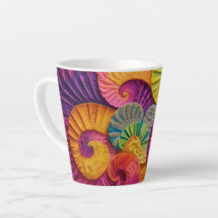 Chromatische Muscheln: Lebendiges Spiralmosaik Milchtasse