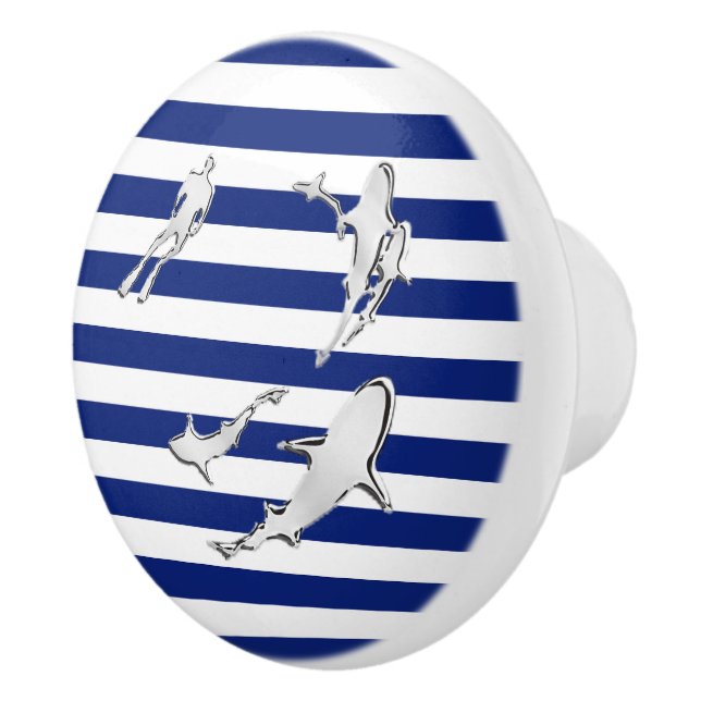 Chrome Haie auf Nautical Navy Blue Stripes Print Keramikknauf (Rechts)