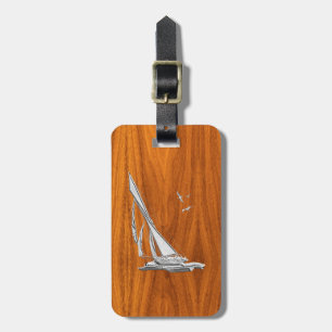 Chrome Regatta Relief boat on Teak Veneer Styles Gepäckanhänger