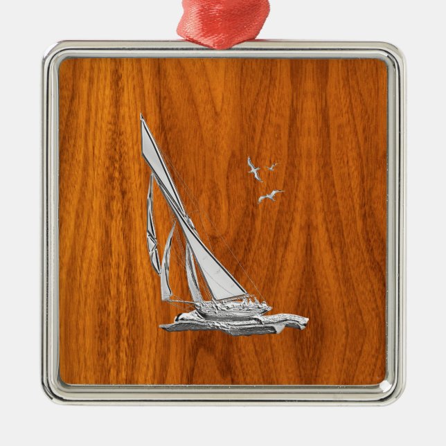 Chrome Regatta Relief boat on Teak Veneer Styles Silbernes Ornament (Vorne)