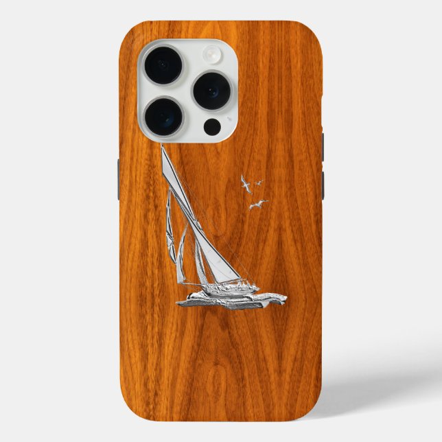 Chrome Sailboat auf Teak Veneer Print iPhone 15 Pro Hülle (Rückseite)