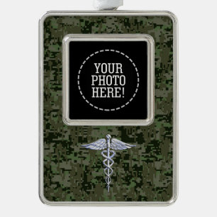 Chrome Style Caduceus Symbol auf Green Camouflage Rahmen-Ornament Silber