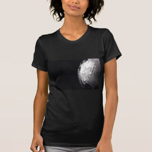 Chromkugel mit schwarzem Hintergrund T-Shirt