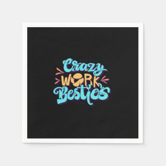Chroniken von Crazy Work Besties arbeiten als Gesc Serviette