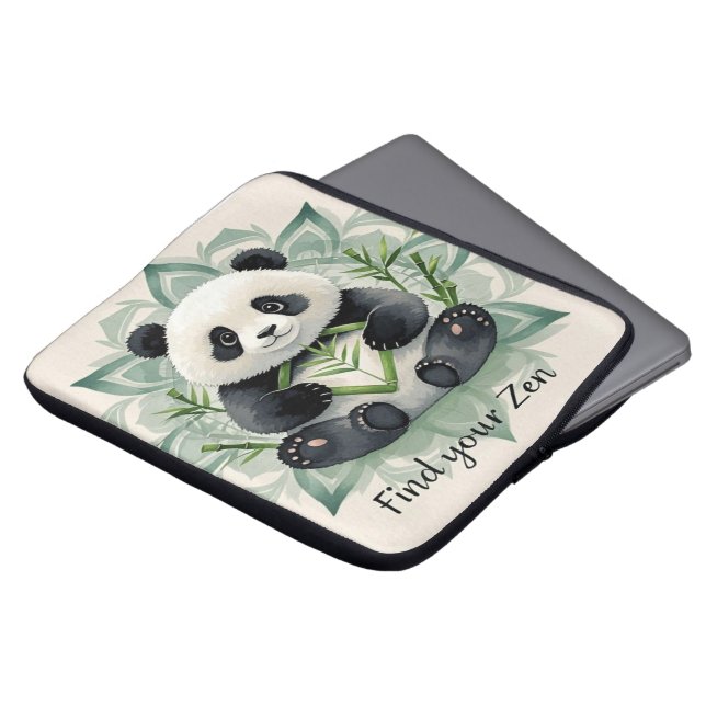 Chubby Panda sitzend in Lotus Pose Zen Laptopschutzhülle (Vorne Oben)