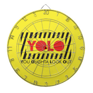 Cible De Fléchettes YOLO avec la précaution rouge