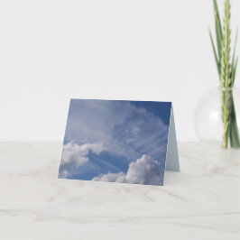 Ciel bleu nuages blancs sur une carte Sympathy