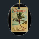 Cienfuegos Cuba Palm Treatment Obelisk Keramik Ornament<br><div class="desc">Ein einzigartig Retro Mitte des Jahrhunderts modernen Cienfuegos Kuba Kunstdruck in Vintage Reise Poster Stil. Es verfügt über eine geschwungene Palme am Sandstrand mit Ozean unter einem blauen bewölkten Himmel.</div>