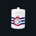 Cincinnati City Flag Teapot<br><div class="desc">Servieren Sie Ihren Tee mit einer Touch Cincinnati Stolz mit unserer exklusiven Teekanne mit der Flagge von Cincinnati! Dieser Teekessel, der Eleganz mit lokalem Charme verbindet, ist mehr als nur ein funktionales Element, er ist eine Feier von Cincinnatis Geist. Das auffallende Design zeigt die ikonische Cincinnati-Flagge, was diese Teekanne zu...</div>