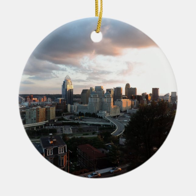 Cincinnati-Skyline am Sonnenuntergang Keramik Ornament (Vorne)