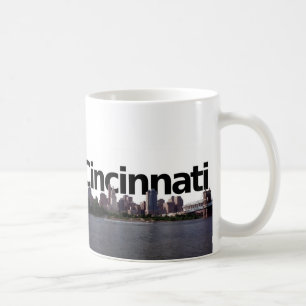 Cincinnati-Skyline mit Cincinnati im Himmel abov Kaffeetasse